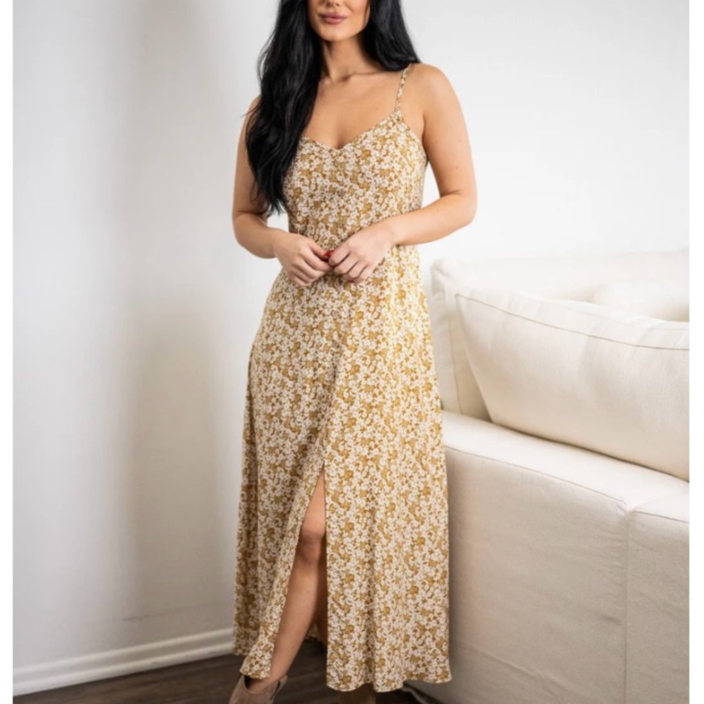 Sozy Ada Floral Midi Dress in Tan